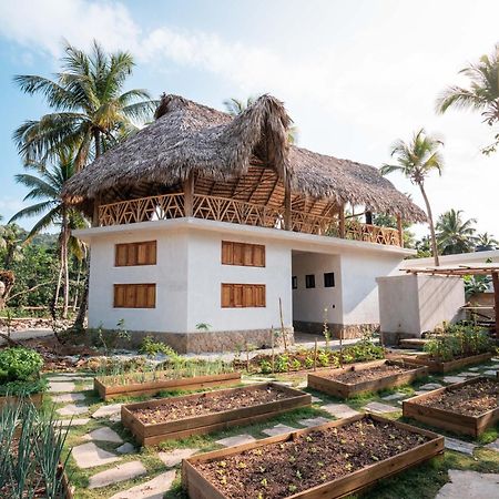 Leisy'S Garden Hostel & Rooms Samana Экстерьер фото