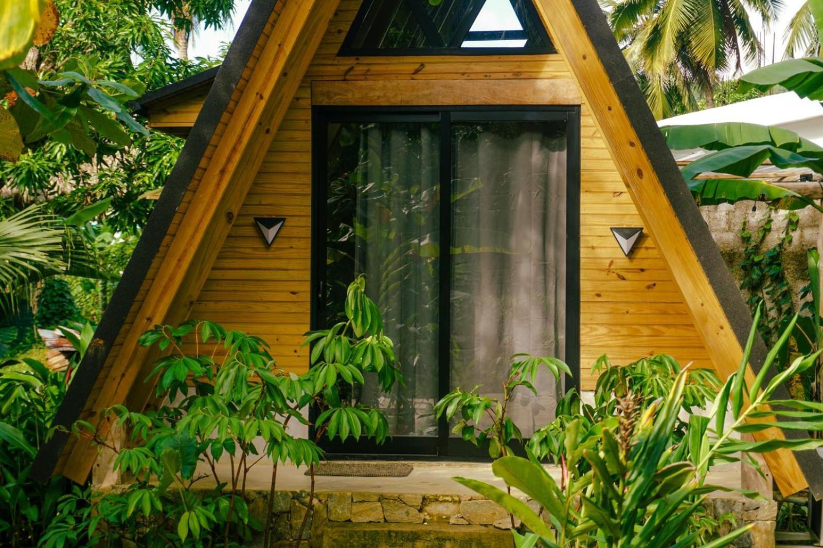 Leisy'S Garden Hostel & Rooms Samana Экстерьер фото