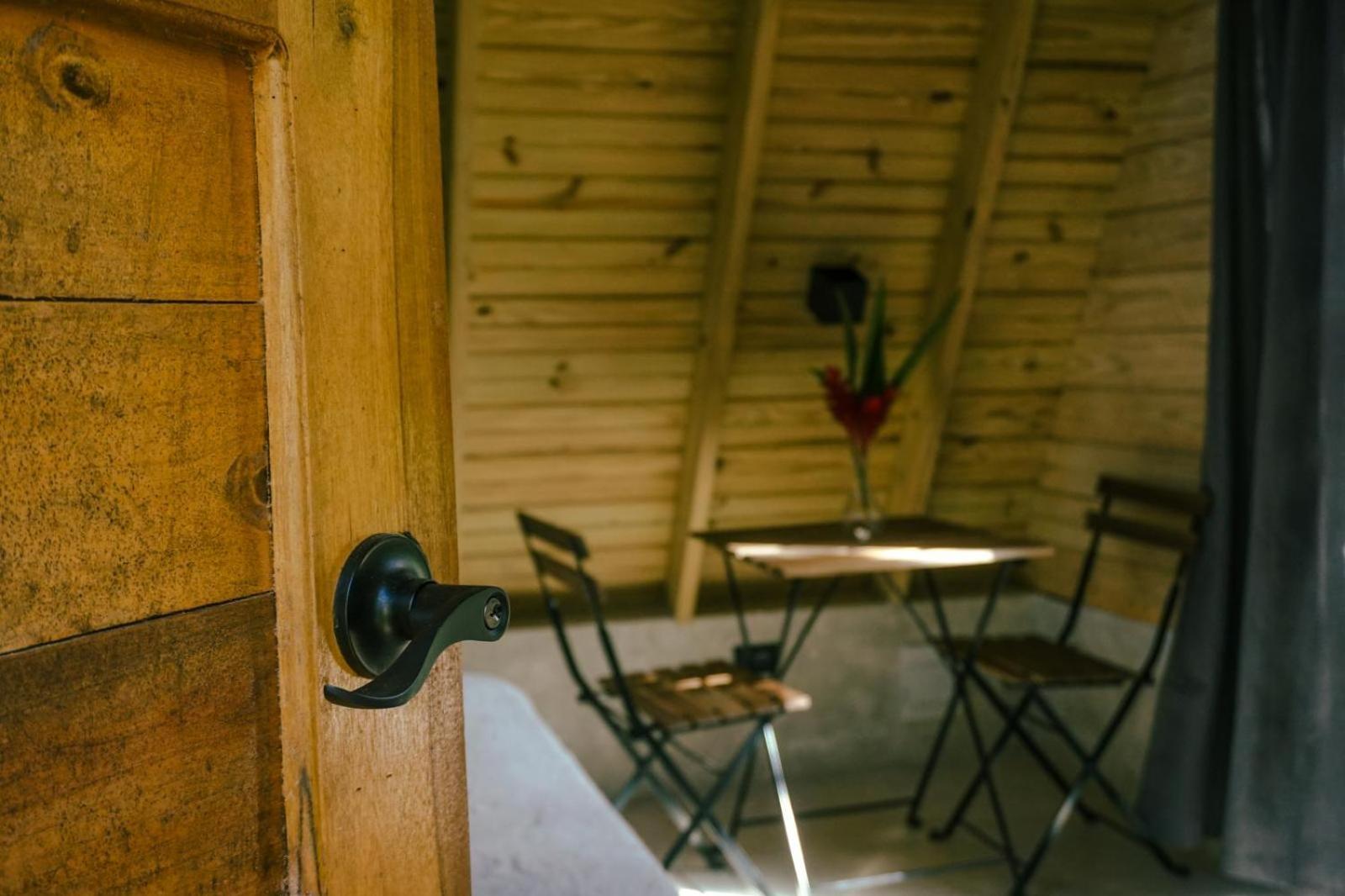 Leisy'S Garden Hostel & Rooms Samana Экстерьер фото