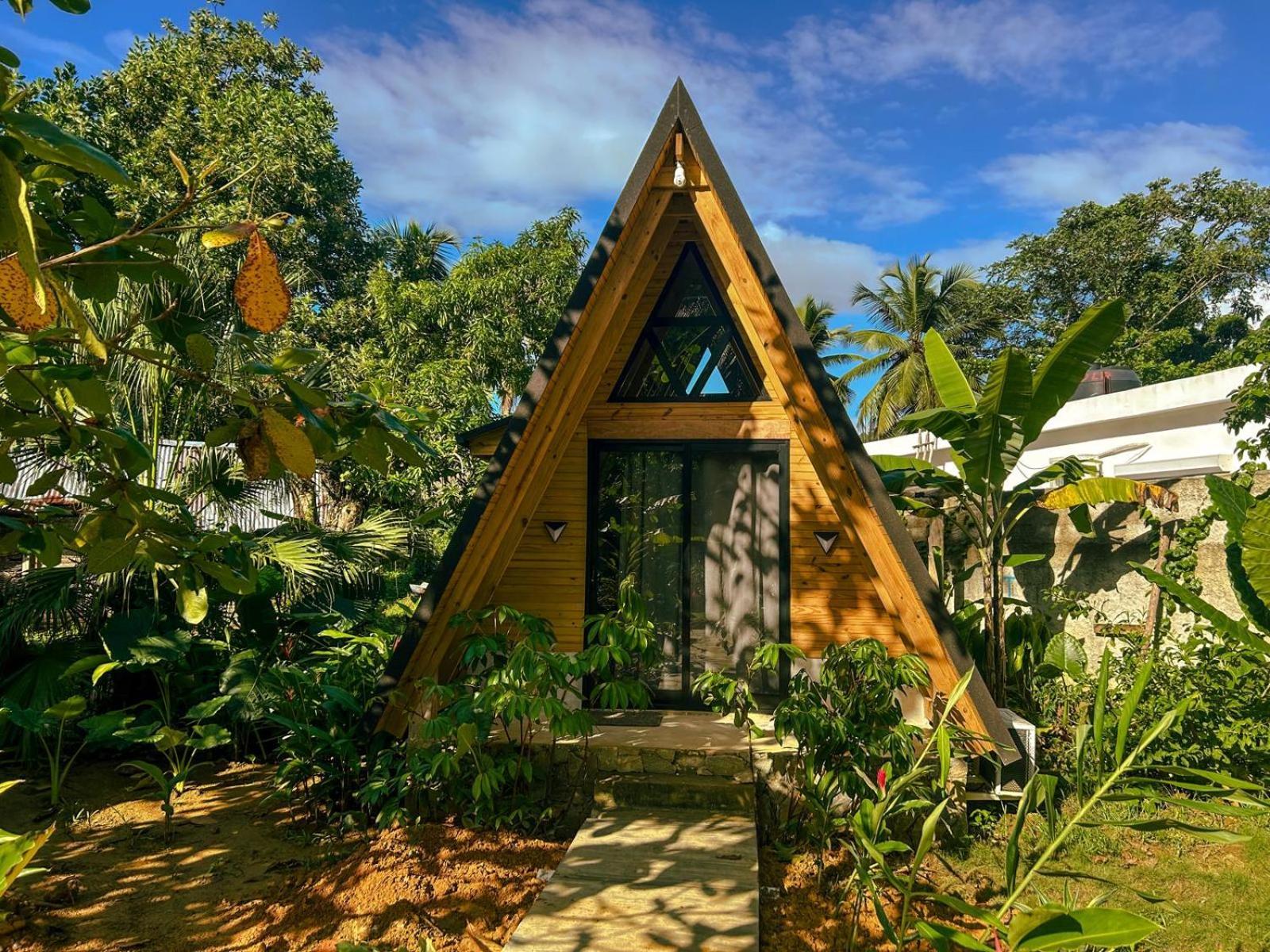 Leisy'S Garden Hostel & Rooms Samana Экстерьер фото